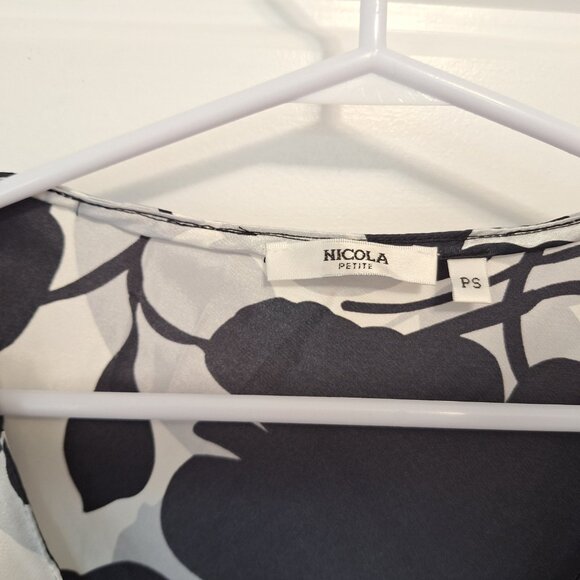 Black white and gray top with sheen - Picture 4 of 8